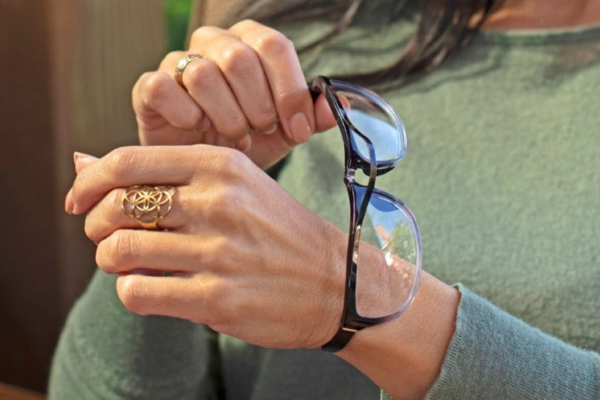 NY Product Design Awards News - Reading Glasses Always Within Reach with EyeWris!